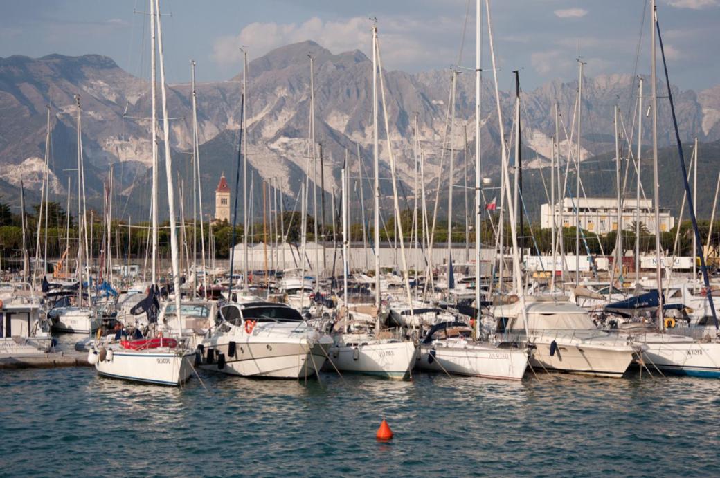 La Conchiglia A Marina Apartment Marina Di Carrara Bagian luar foto