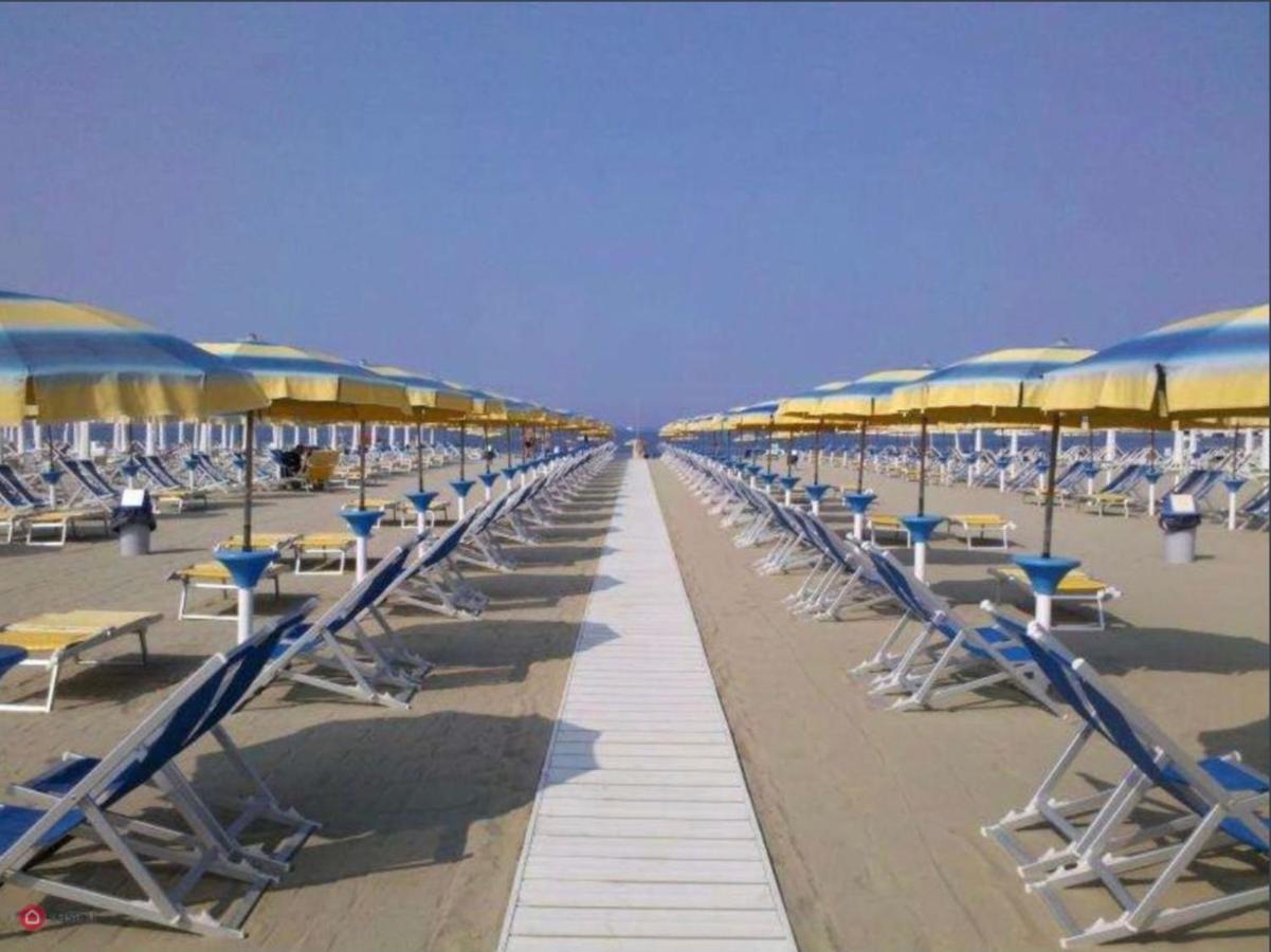 La Conchiglia A Marina Apartment Marina Di Carrara Bagian luar foto