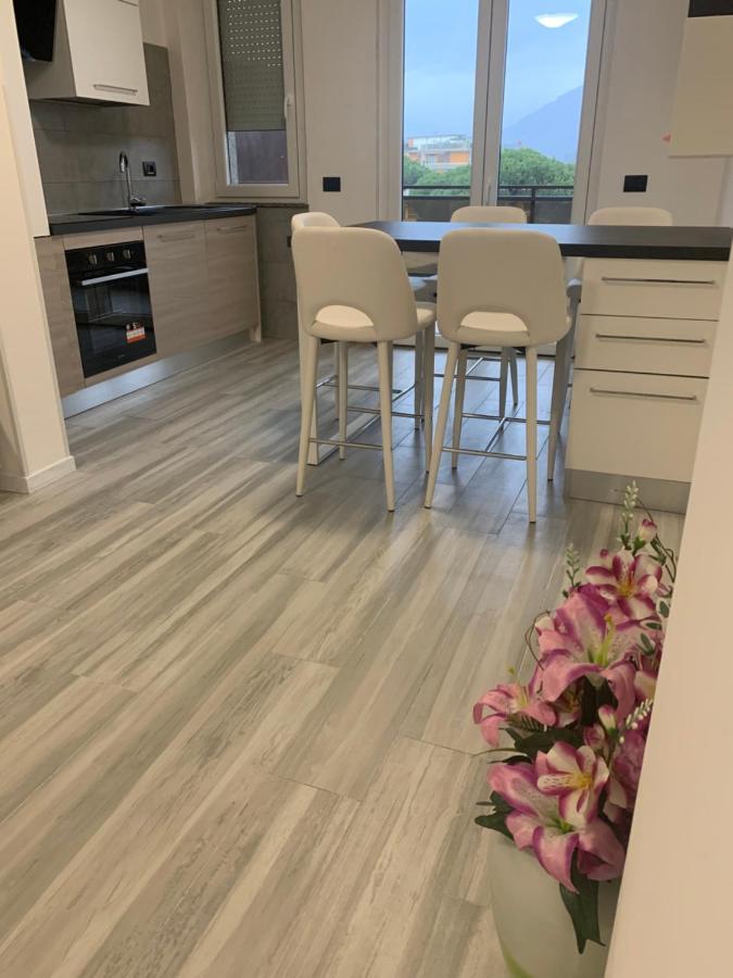 La Conchiglia A Marina Apartment Marina Di Carrara Bagian luar foto