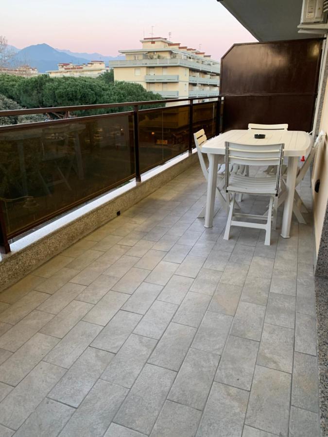 La Conchiglia A Marina Apartment Marina Di Carrara Bagian luar foto