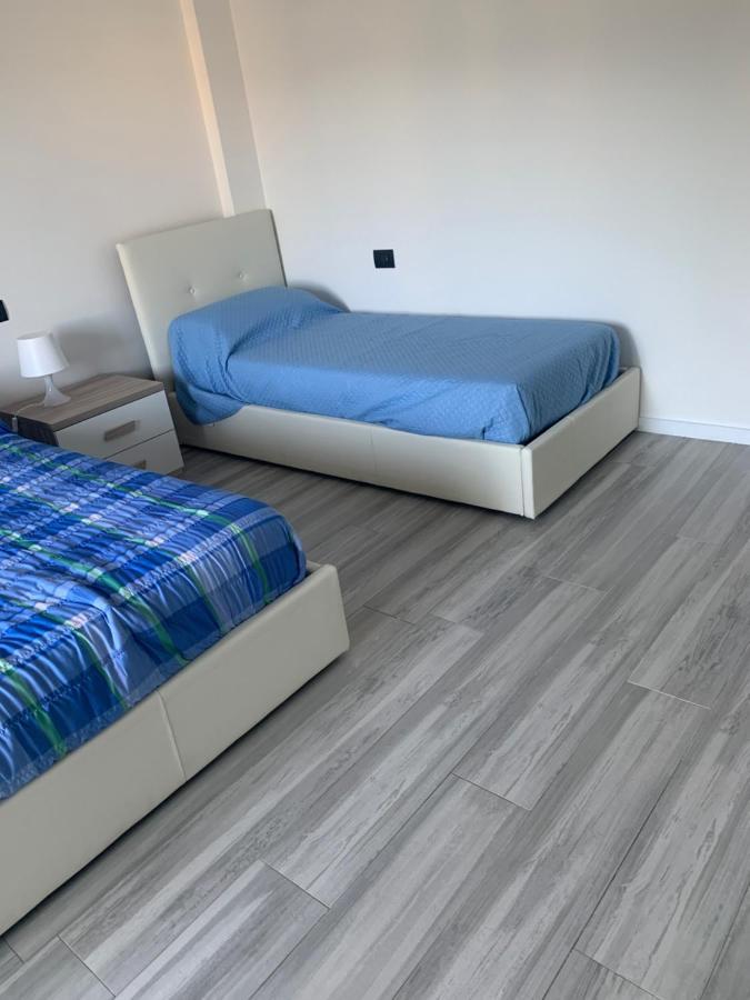 La Conchiglia A Marina Apartment Marina Di Carrara Bagian luar foto